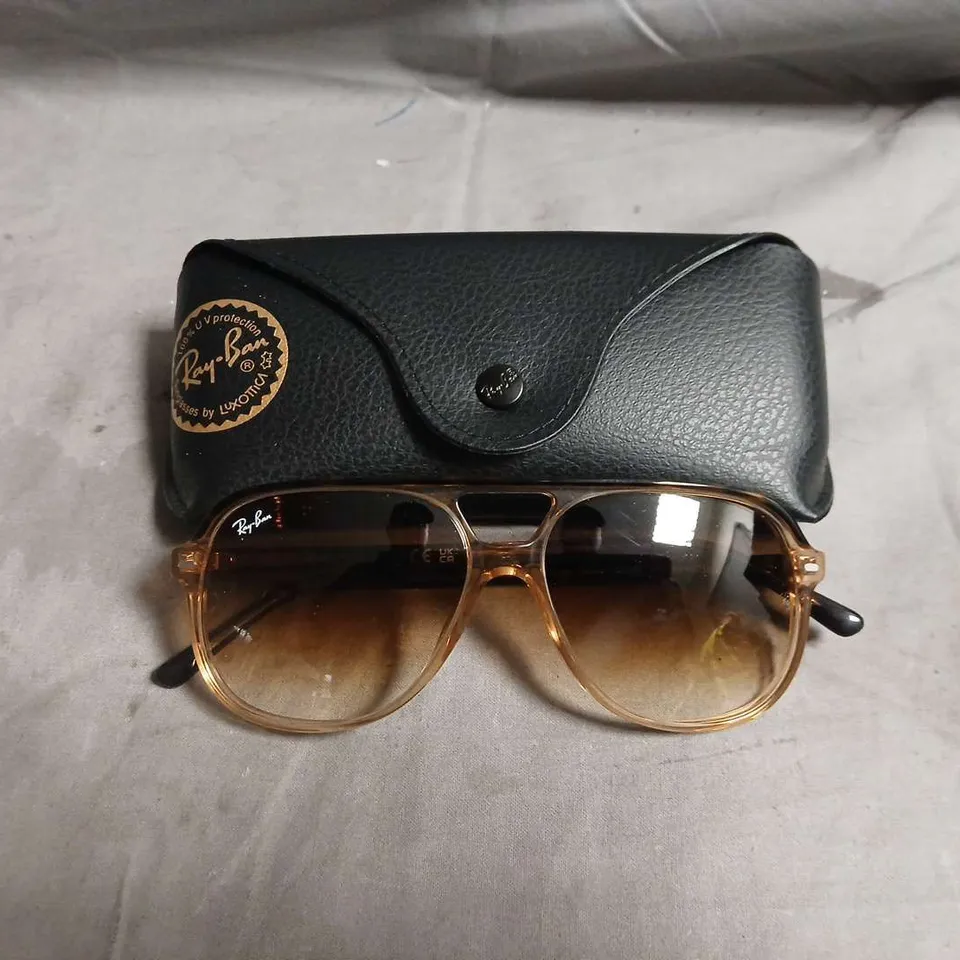 RAY-BAN SUNGLASSES – WITH CASE