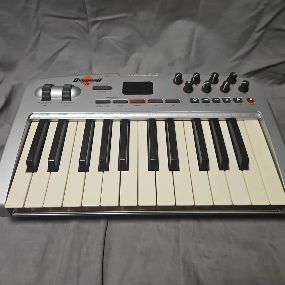 M-AUDIO MIDI KEYBOARD CONTROLLER 