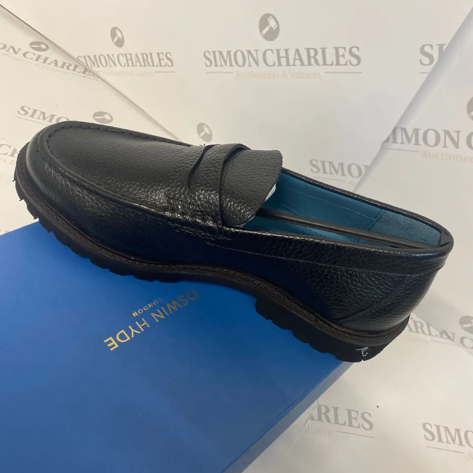 BOXED PAIR OF OSWIN HYDE SHOES SIZE 8