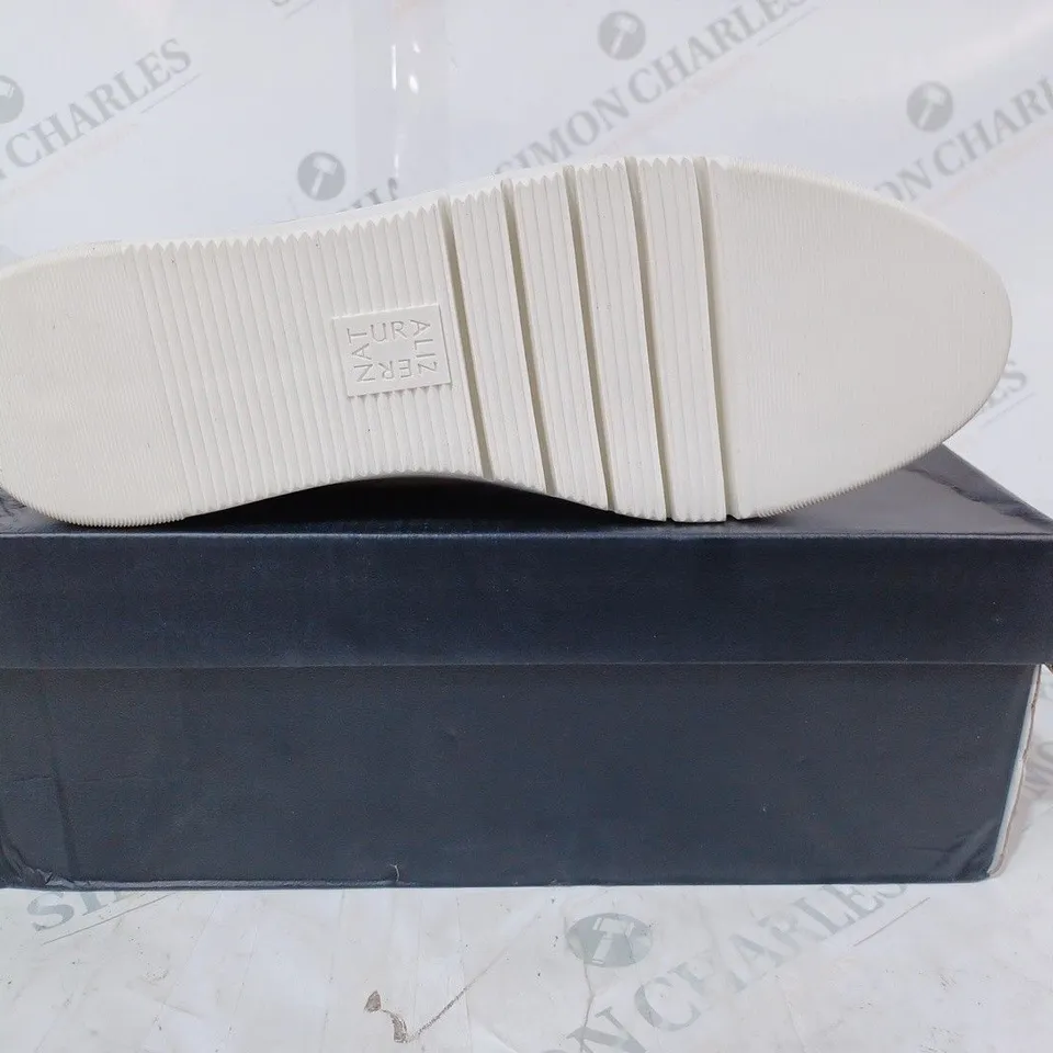 BOXED PAIR OF NATURALIZER HADLEY HI TOP SHOES IN PORCELAIN/WHITE SIZE 6.5