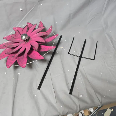 PINK FLOWER GARDEN ORNAMENT WITH BLACK METAL STAKES