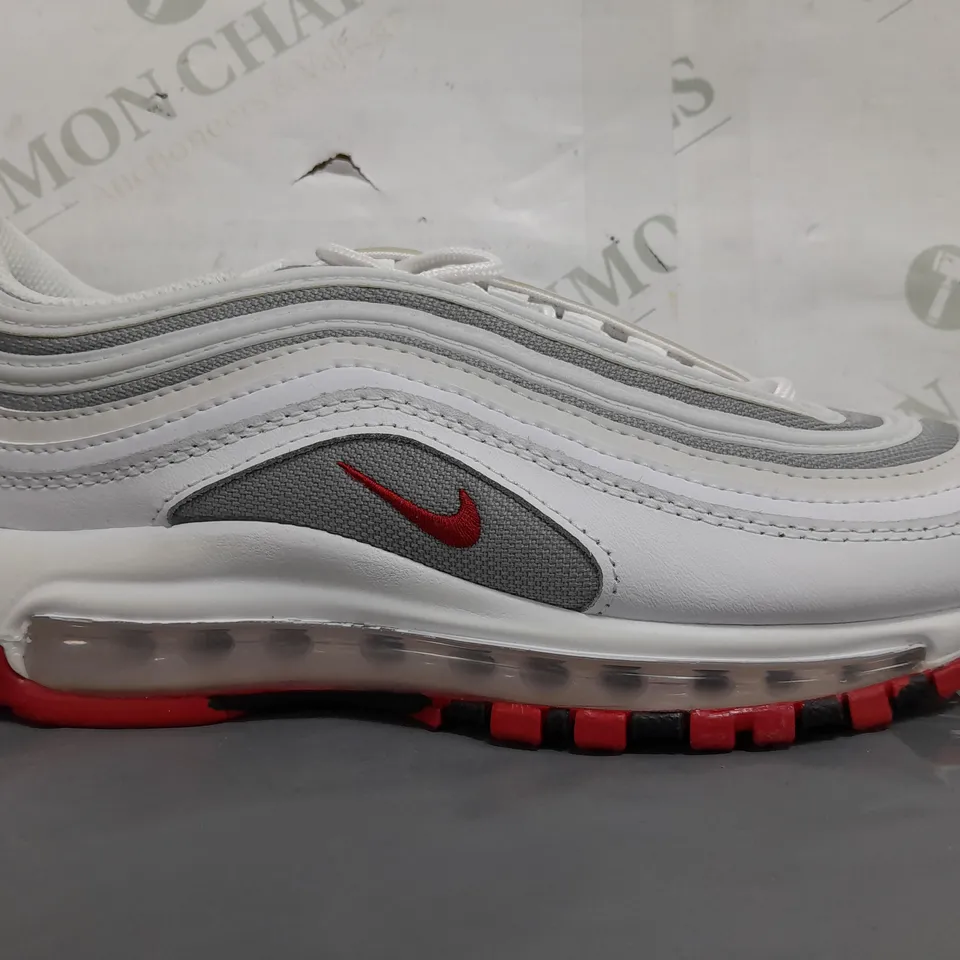 PAIR OF NIKE TRAINERS IN WHITE/GREY/RED UK SIZE 6