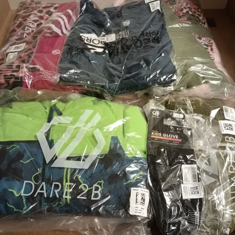 APPROXIMATELY 20 ASSORTED REGATTA/DARE2B KIDS CLOTHING ITEMS IN VARIOUS SIZES, STYES & COLOURS TO INCLUDE ENDURANCE LINDER GLOVES, TRAVERSE II JACKET, ZESTY II FLEECE, ETC 