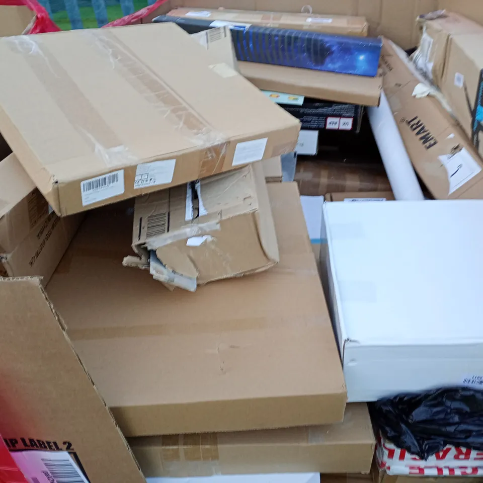 LARGE PALLET OF ASSORTED HOUSEHOLD ITEMS TO INCLUDE FLOORING CUTTERS, RGB MOUSE PAD AND SAFETY GATE