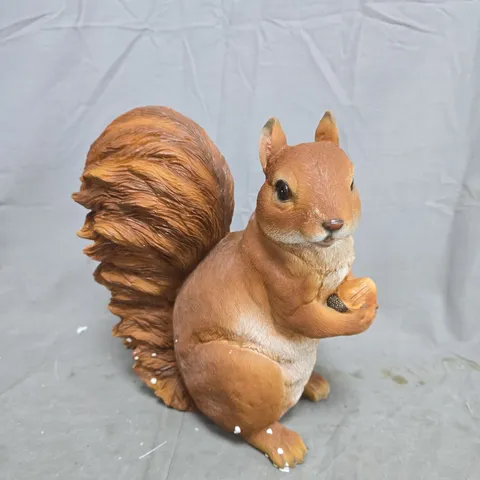 SQUIRREL GARDEN ORNAMENT STATUE