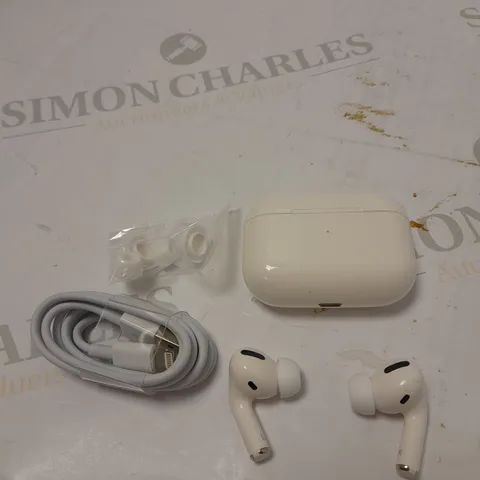 GEARGEEK TRUE WIRELESS EARPHONES & CHARGING CASE