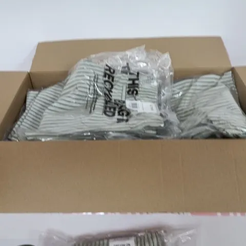  BOX OF APPROXIMATELY 15 ASSORTED CLOTHING ITEMS TO INCLUDE: STRETCH SWIM SHORT 