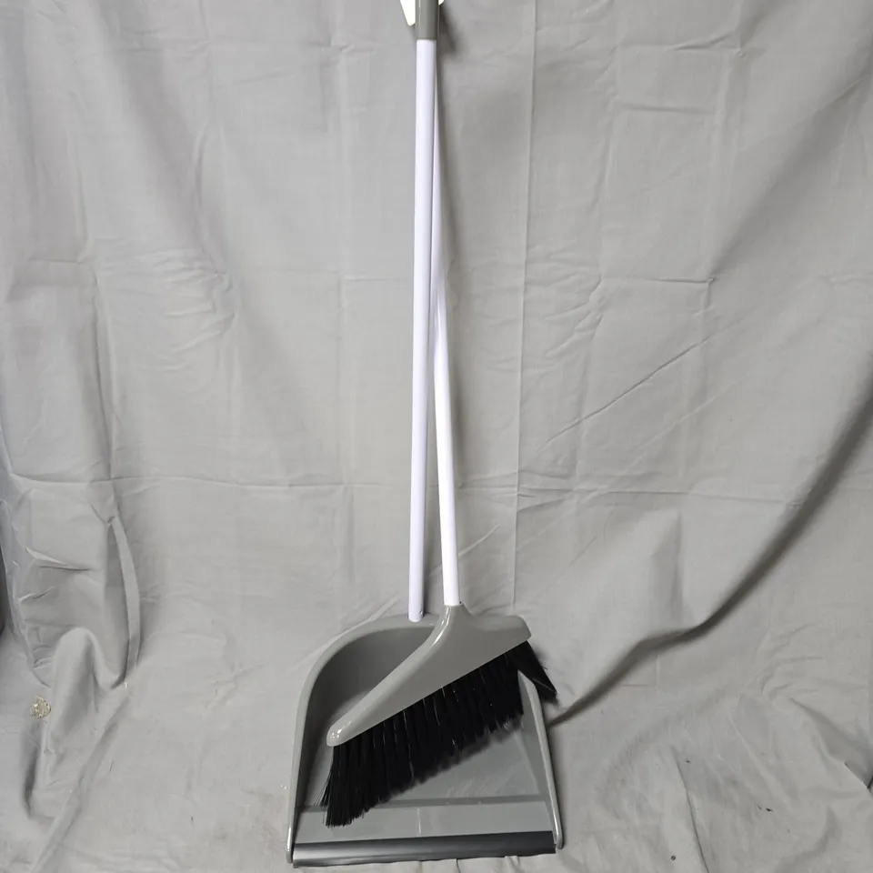 DUSTPAN AND BRUSH SET WITH LONG HANDLES – GREY