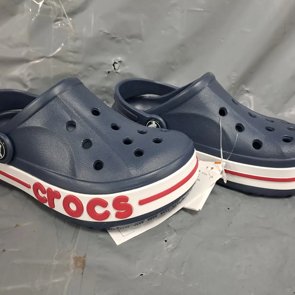 PAIR OF CROCS BAYABAND KID'S CLOGS IN NAVY SIZE UK C11