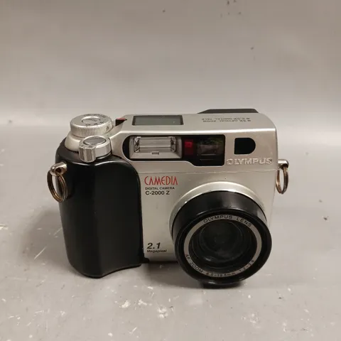 OLYMPUS C-2000 ZOOM DIGITAL CAMERA