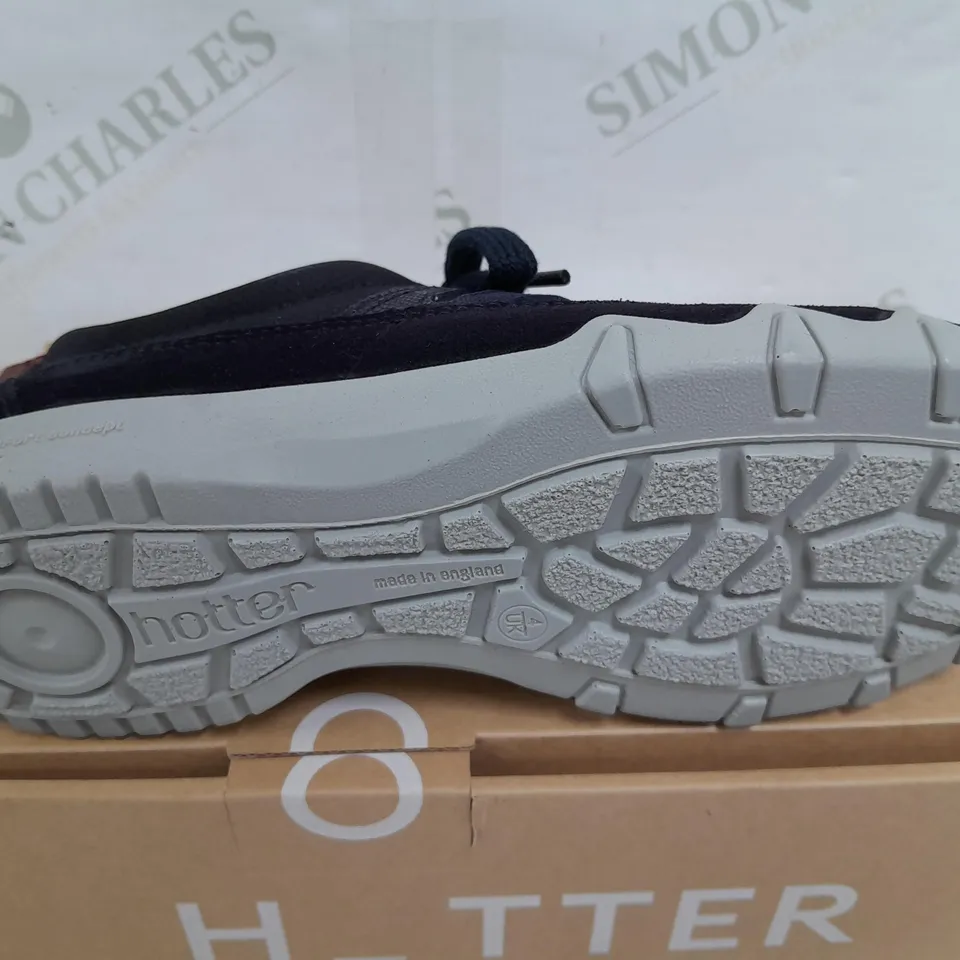 BOXED PAIR OF HOTTER LEANNE II WIDE TRAINERS IN BLACK - UK 4