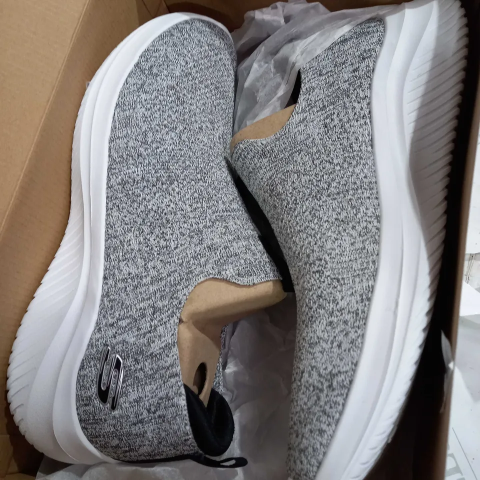 BOXED SKECHERS ULTRA FLEX TRAINERS, WHITE/BLACK - SIZE 11