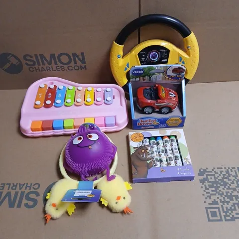 TOTE OF APPROXIMATELY 15 ASSORTED TOYS/RELATED ITEMS TO INCLUDE HAND HARP MUSICAL TOY, STEERING WHEEL TOY, VTECH TOOT TOOT DRIVERS, PUFFER MONSTERS, HEADBAND ETC