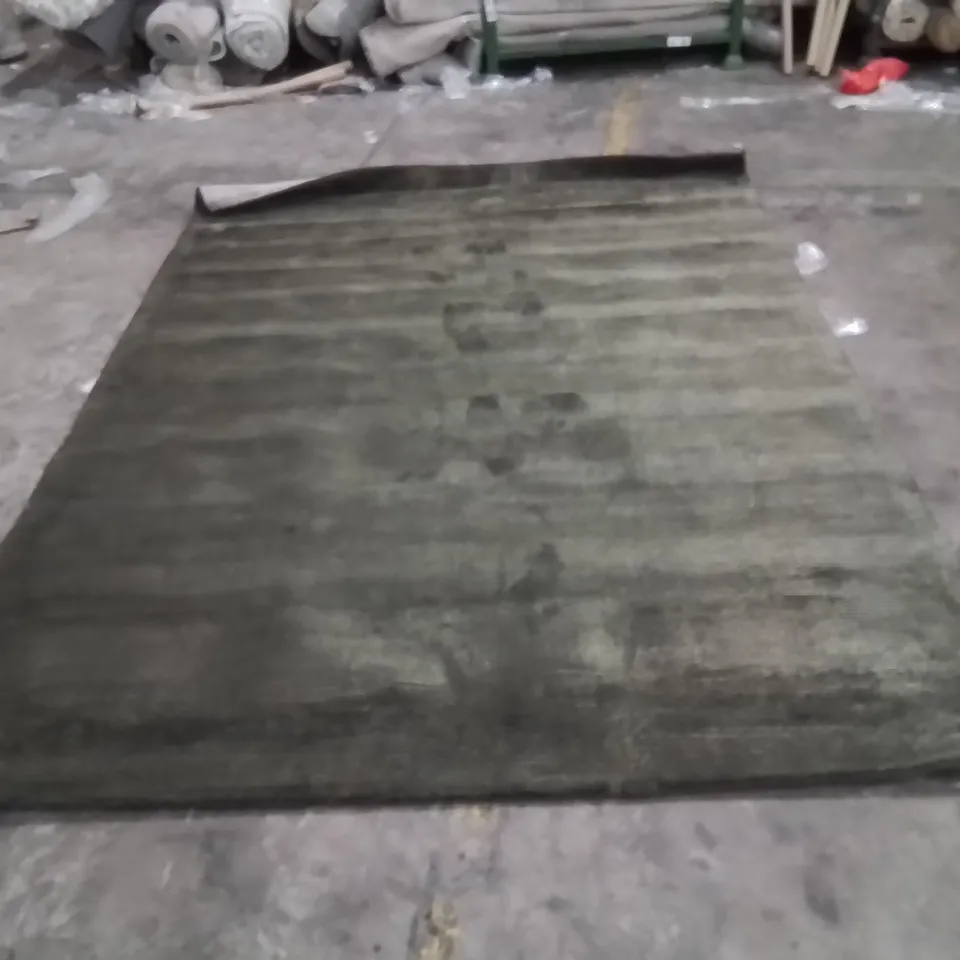 QUALITY DESIGNER AREA RUG - APPROXIMATELY 290X210