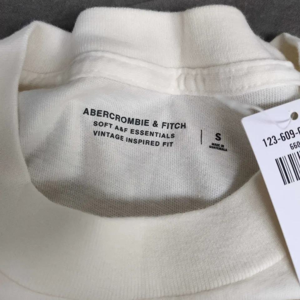 ABERCROMBIE & FITCH WHITE T‑SHIRT WITH BUDWEISER GRAPHIC – SIZE S