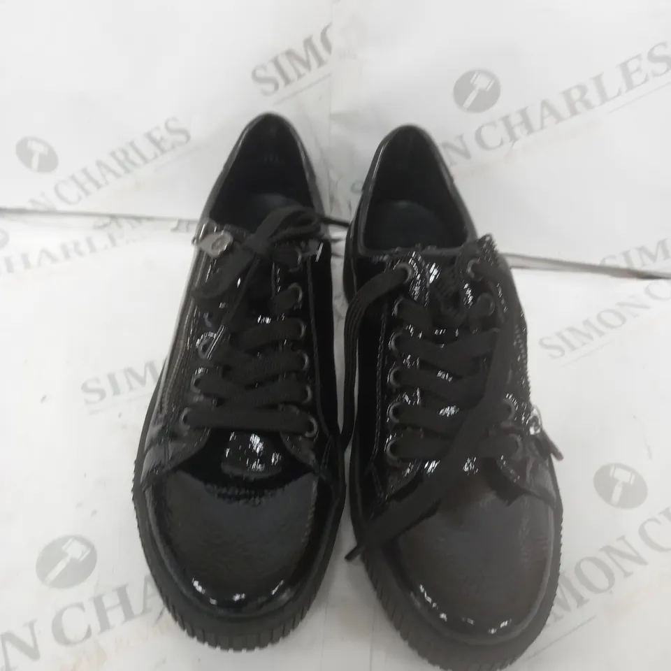 BOXED RIEKER ANTISTRESS TRAINER WITH ZIP BLACK SIZE 6