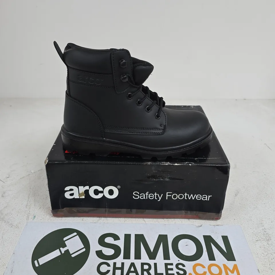 BOXED PAIR OF ARCO ST550 S3 SAFETY BOOTS IN BLACK - SIZE 6