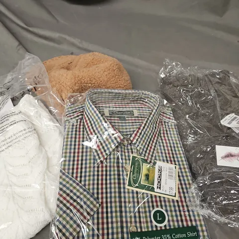 APPROXIMATELY 25 ASSORTED CLOTHING PRODUCTS IN VARIOUS STYLES & SIZES TO INCLUDE JACKETS, T-SHIRTS, DRESSES ETC