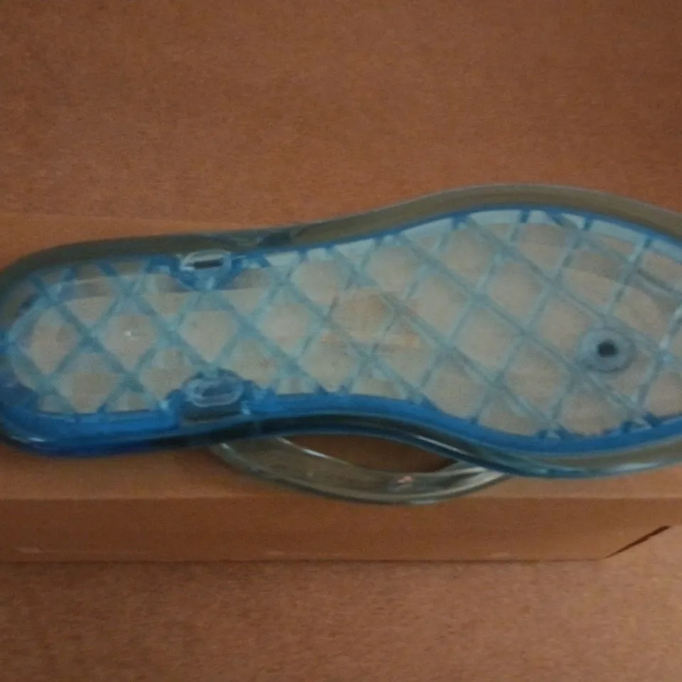 BOXED PAIR OF RAID AZIEL JELLY FLIP FLOPS IN BLUE - UK 6