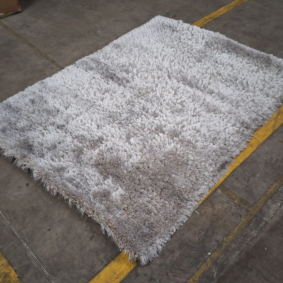 SHAGGY GREY RUG – APPROX 150 × 200 CM