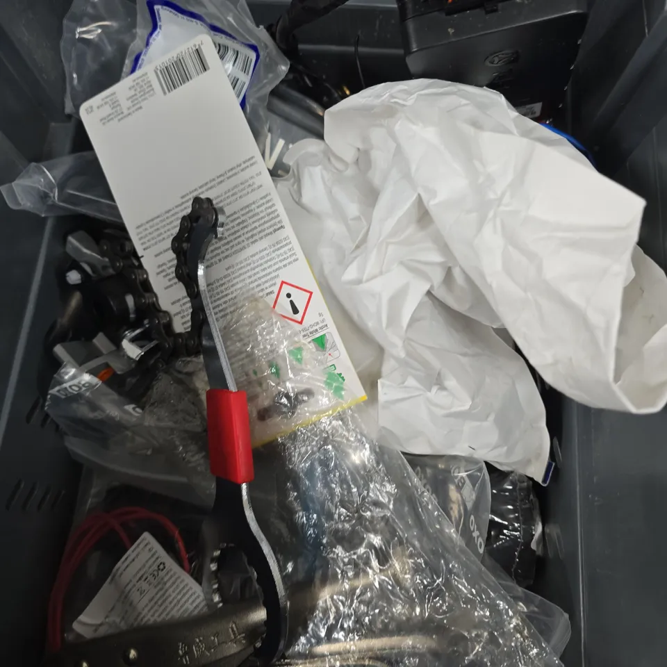 BOX OF ASSORTED ITEMS TO INCLUDE - TOOLS - BOLTS - WHEEL NUTS 