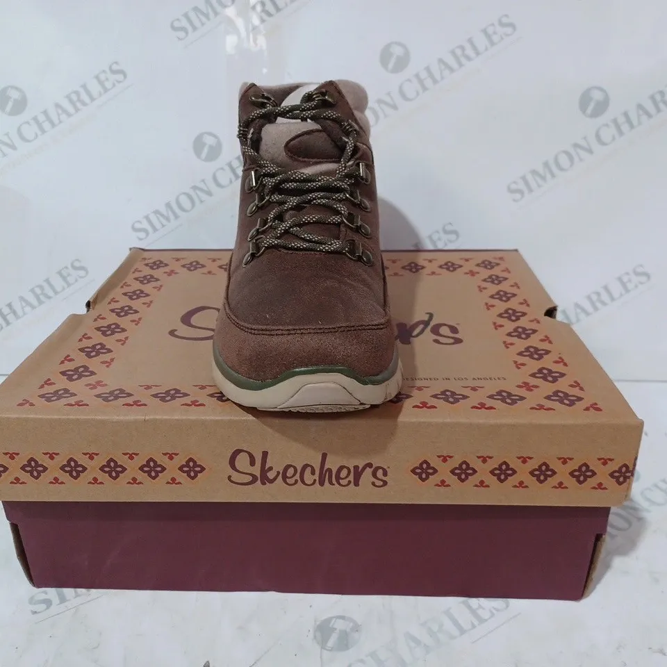 BOXED SKECHERS SYNERGY WARM TECH BOOTS, BROWN - SIZE 6.5