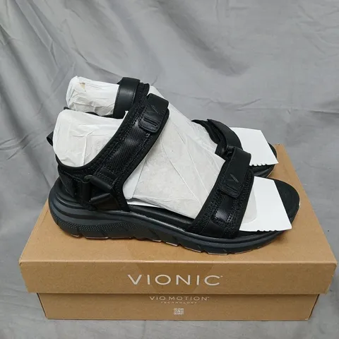 BOXED VIONIC WALK MAX SANDALS IN BLACK - 6
