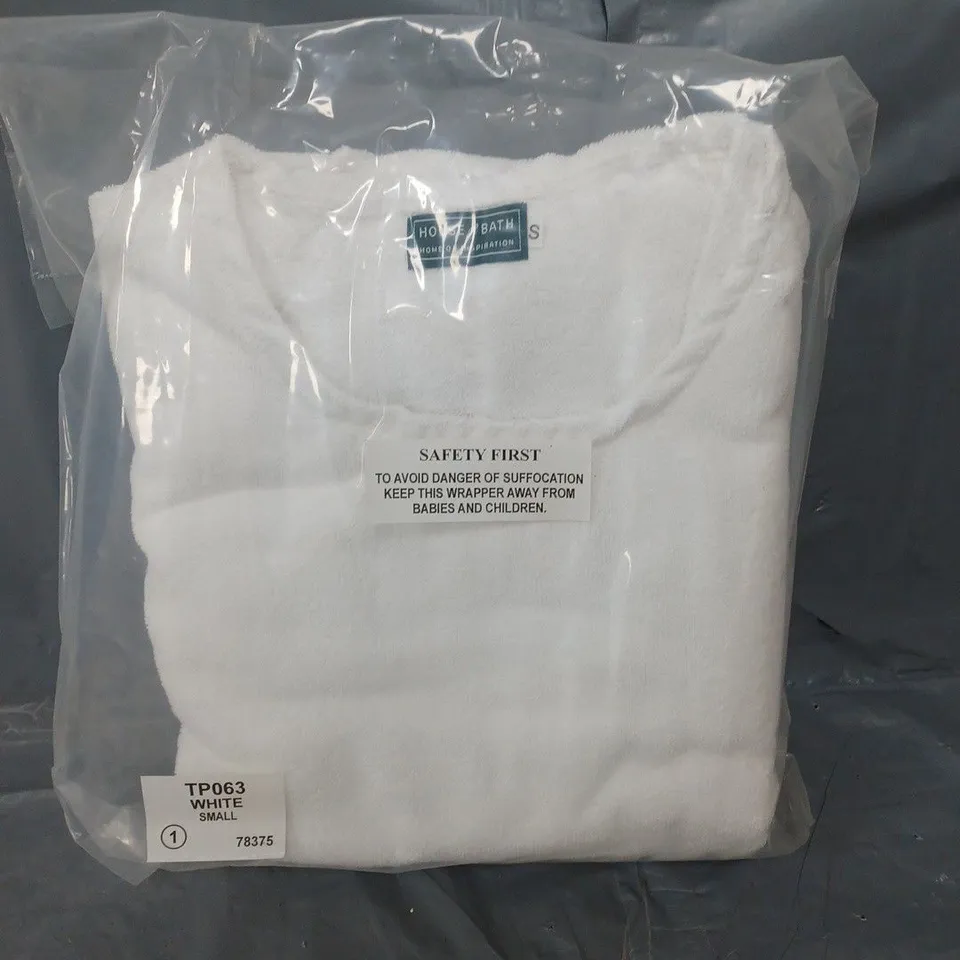 APPROXIMATELY 10 HOUSE OF BATH LUXURY BATH ROBES IN WHITE - S	
