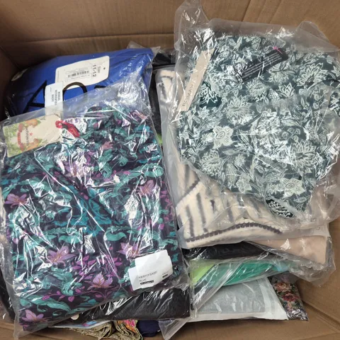 APPROXIMATELY 30 ASSORTED CLOTHING ITEMS IN VARIOUS SIZES, STYLES & COLOURS TO INCLUDE BRANDS SUCH AS JOEBROWNS, ROMAN, YOURSCLOTHING, ETC - COLLECTION ONLY