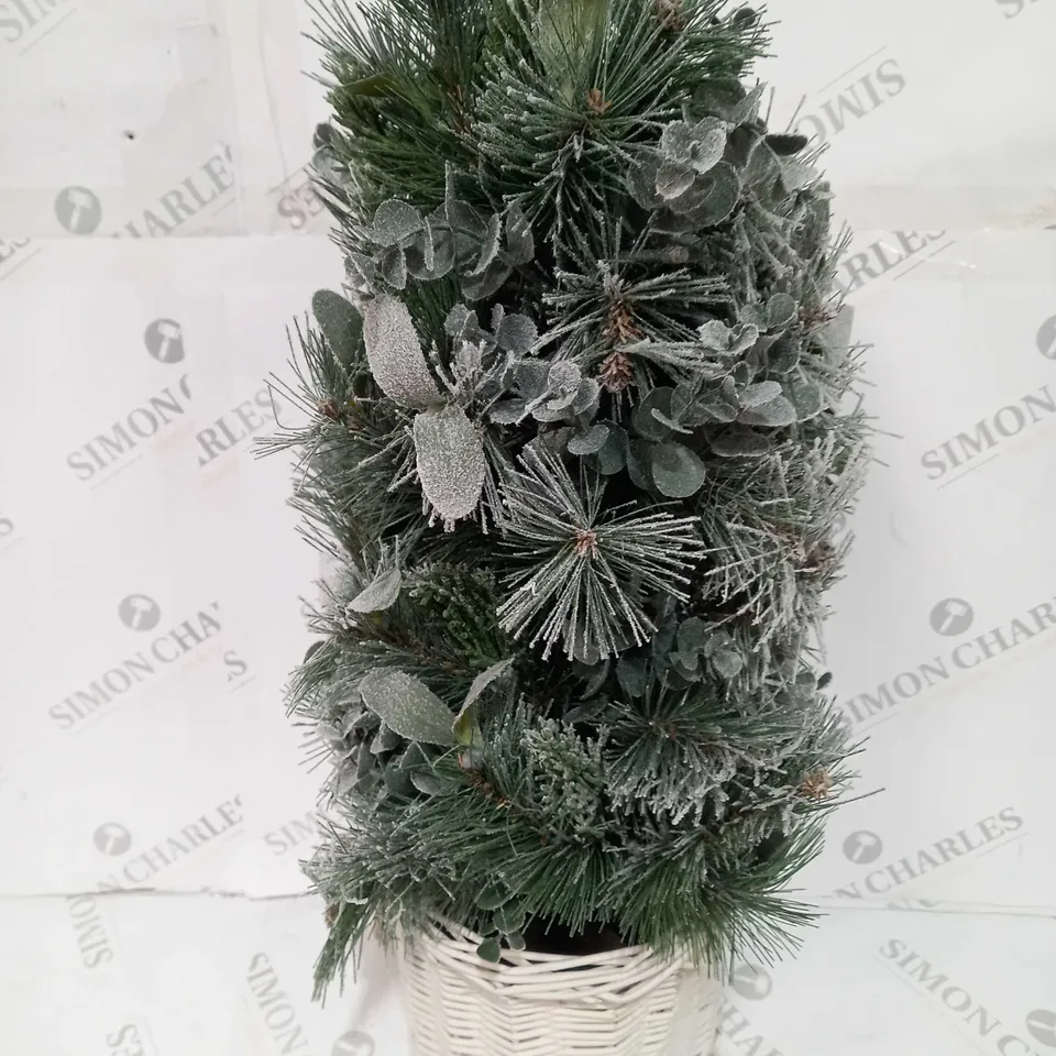 K BY KELLY HOPPEN COTSWOLDS CHOICE OF PRE-LIT GREENERY CHRISTMAS DECORATION