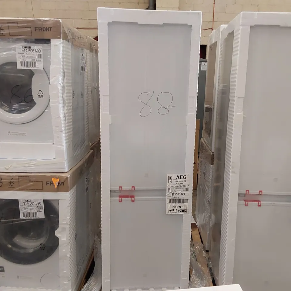 AEG OSC5S181ES LOW FROST INTEGRATED FRIDGE FREEZER, SLIDING HINGE, 70/30 RRP £500