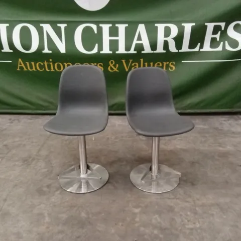 SET OF 2 ZARAGOSA BAR STOOLS IN GREY PU LEATHER AND SILVER BASE
