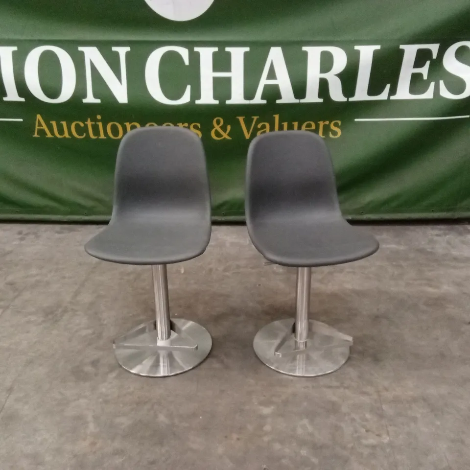 SET OF 2 ZARAGOSA BAR STOOLS IN GREY PU LEATHER AND SILVER BASE