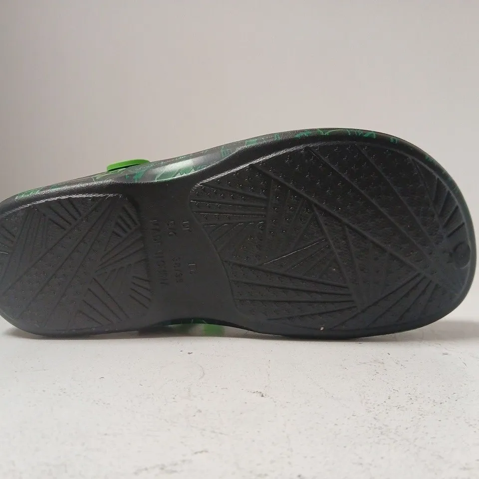 PAIR OF MINECRAFT CLOGS IN GREEN SIZE 5-6