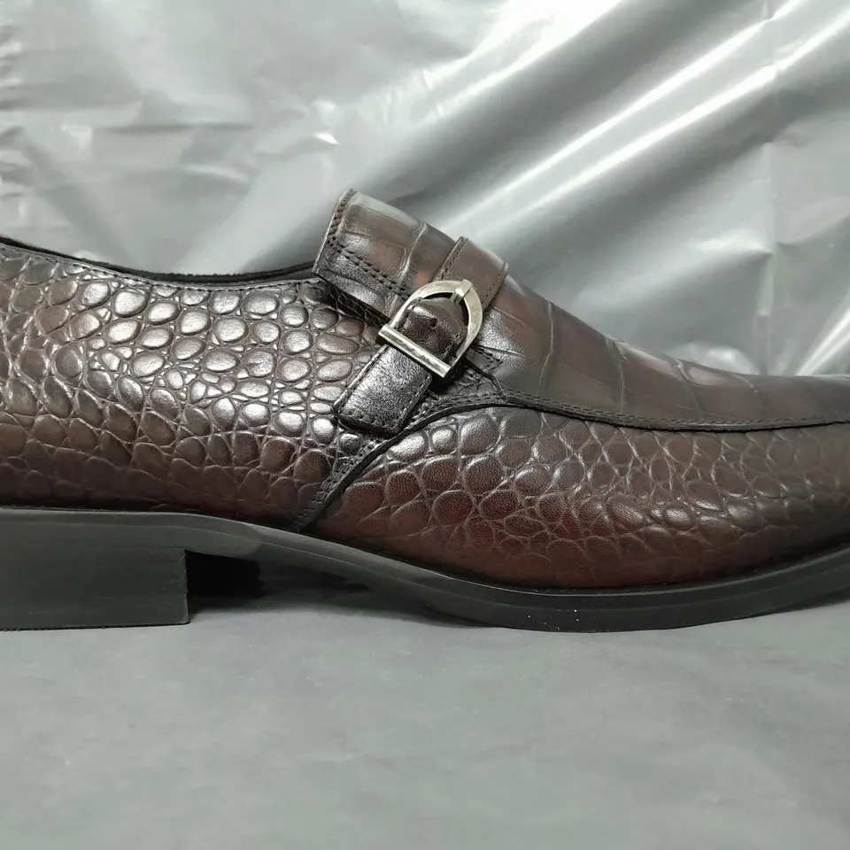 BOXED PAIR OF GIOVANNI VALENTINE SHOES IN DARK BROWN ASIAN SIZE 265