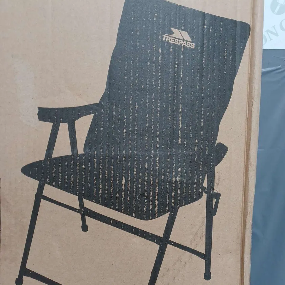 BOXED TRESPASS PADDED CHAIR 