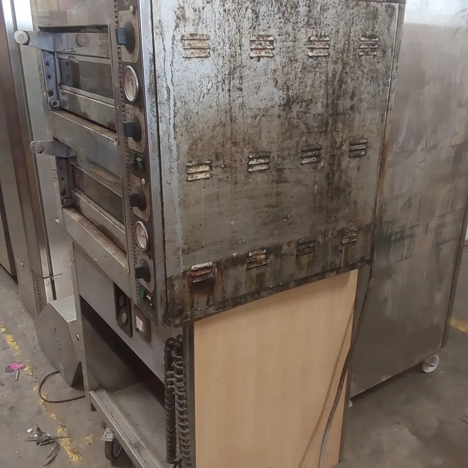 CUPPONE TIZIANO COMMERCIAL PIZZA OVEN ON STAND