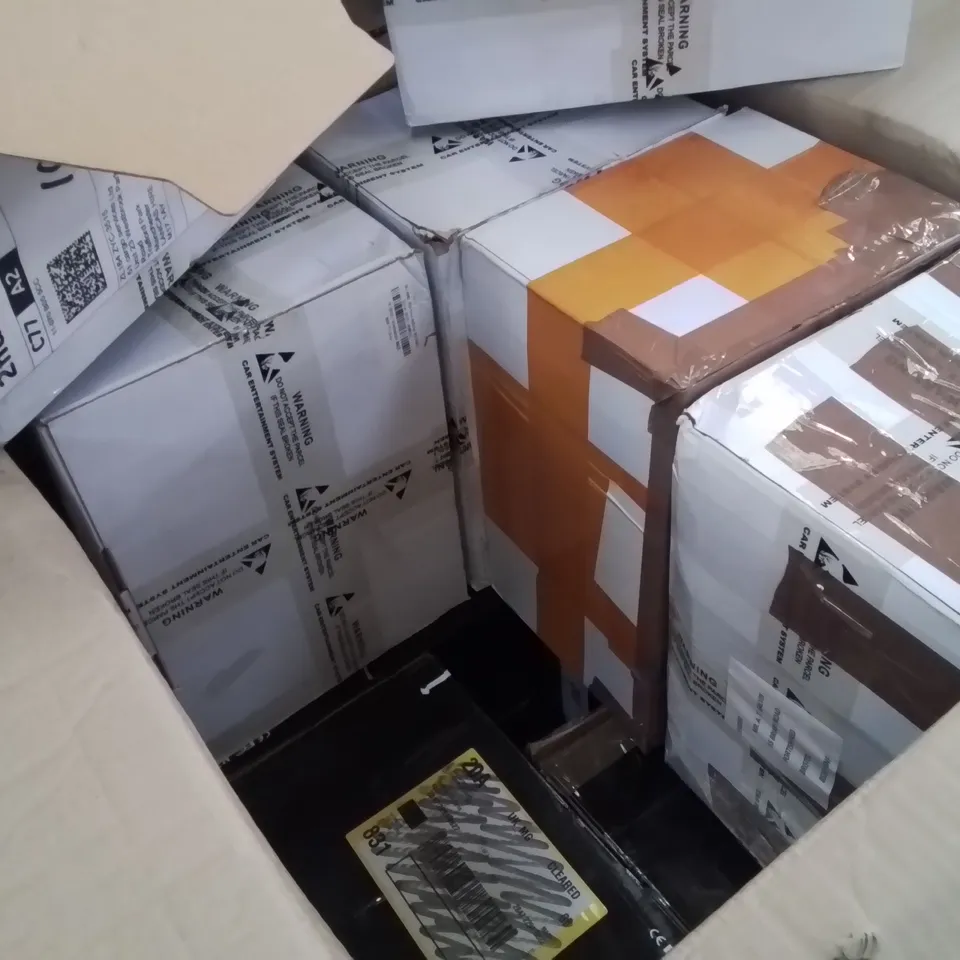 LARGE BOX CONTAINING ASSORTED CAR MULTIMEDIA SYSTEM INTERFACES // MODELS VARY