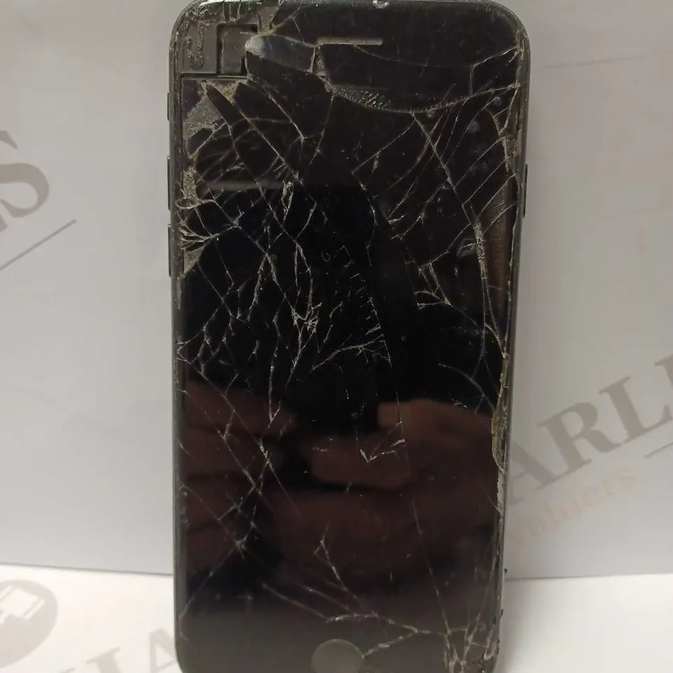APPLE IPHONE 7 