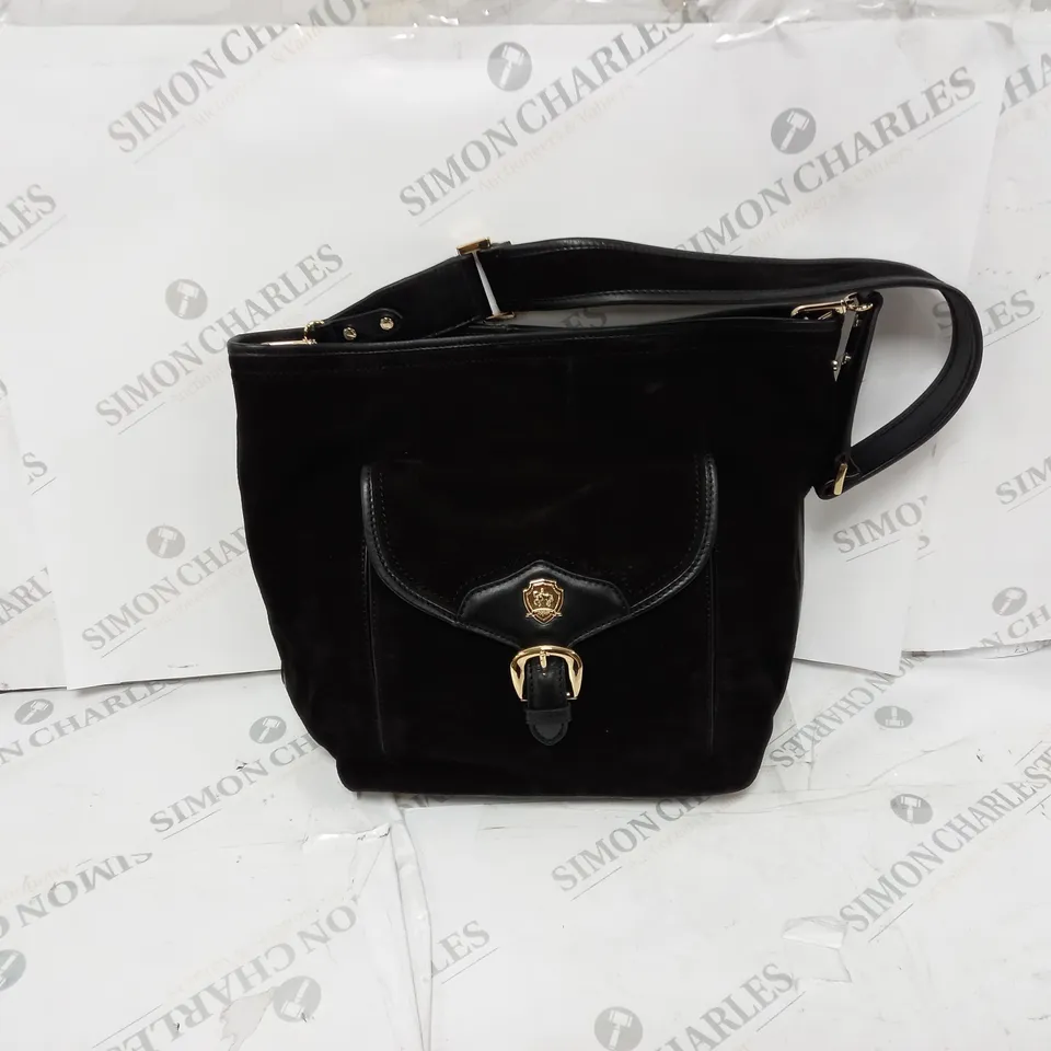 ASHWOOD BLACK HANDBAG WITH FRONT POCKET 