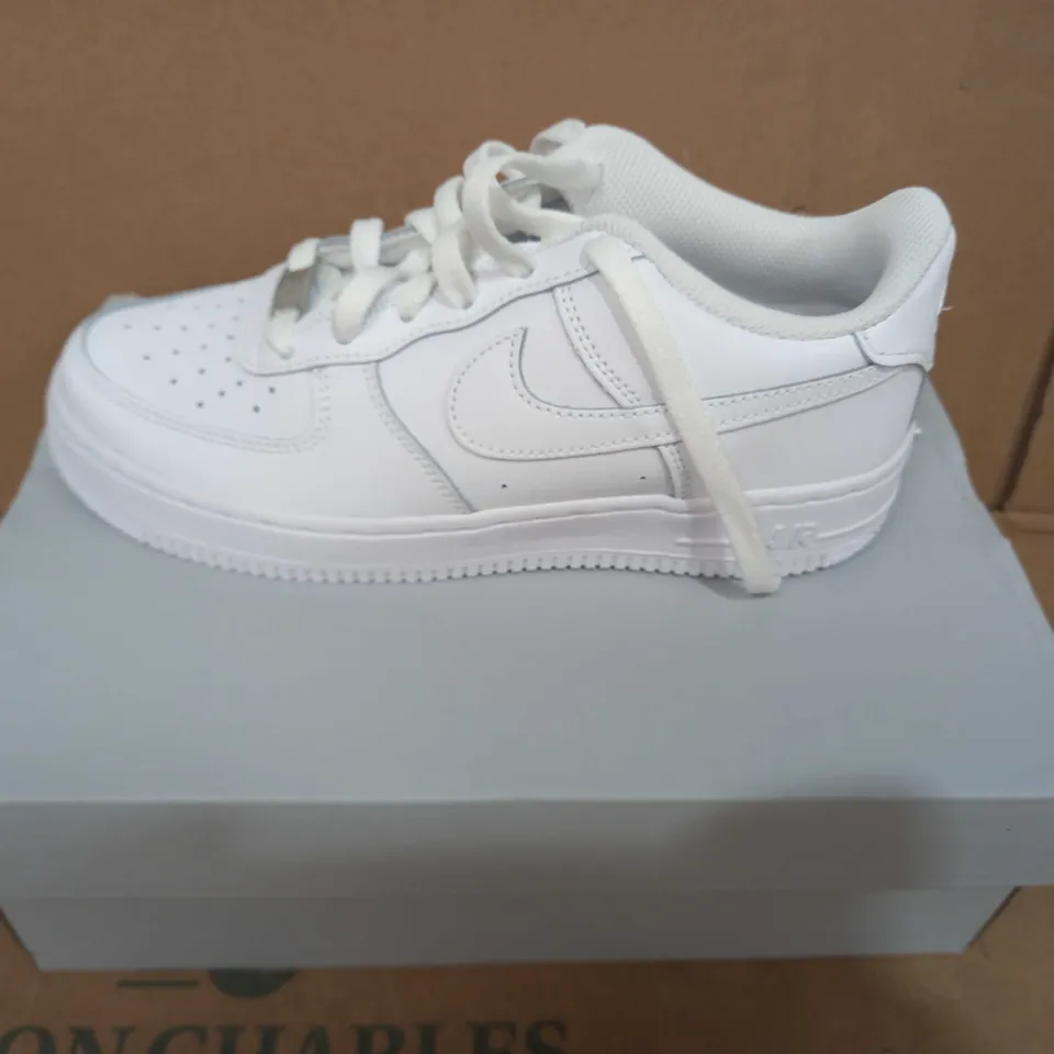 BOXED PAIR OF DESIGNER TRAINERS IN THE STYLE OF NIKE AIR FORCE 1 IN WHITE UK SIZE 5
