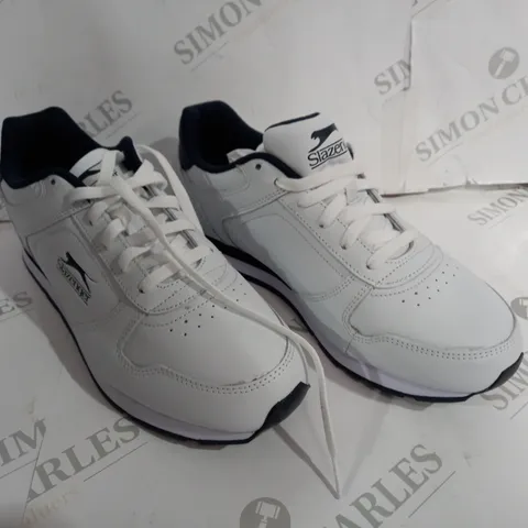 BOXED PAIR OF SLAZENGER TRAINERS SIZE 8