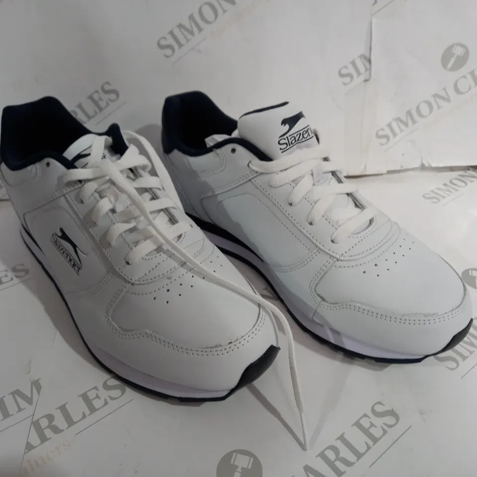 BOXED PAIR OF SLAZENGER TRAINERS SIZE 8