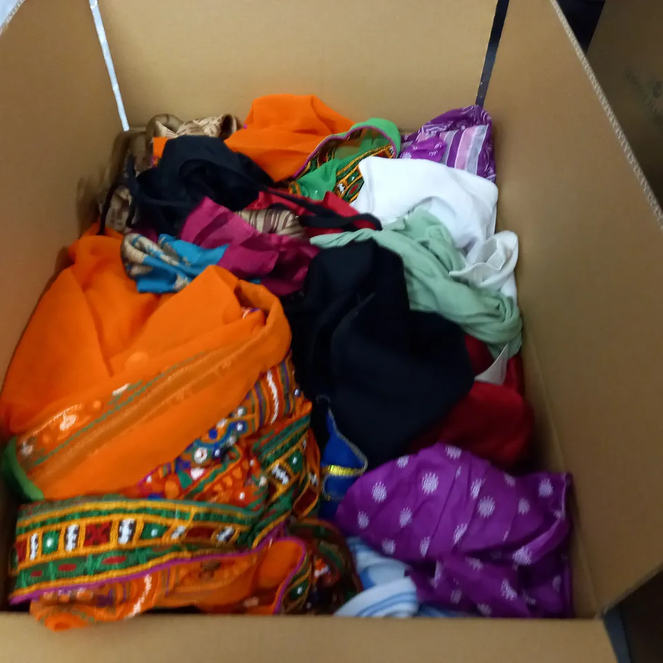 LARGE QUANTITY OF ASSORTED CLOTHING ITEMS