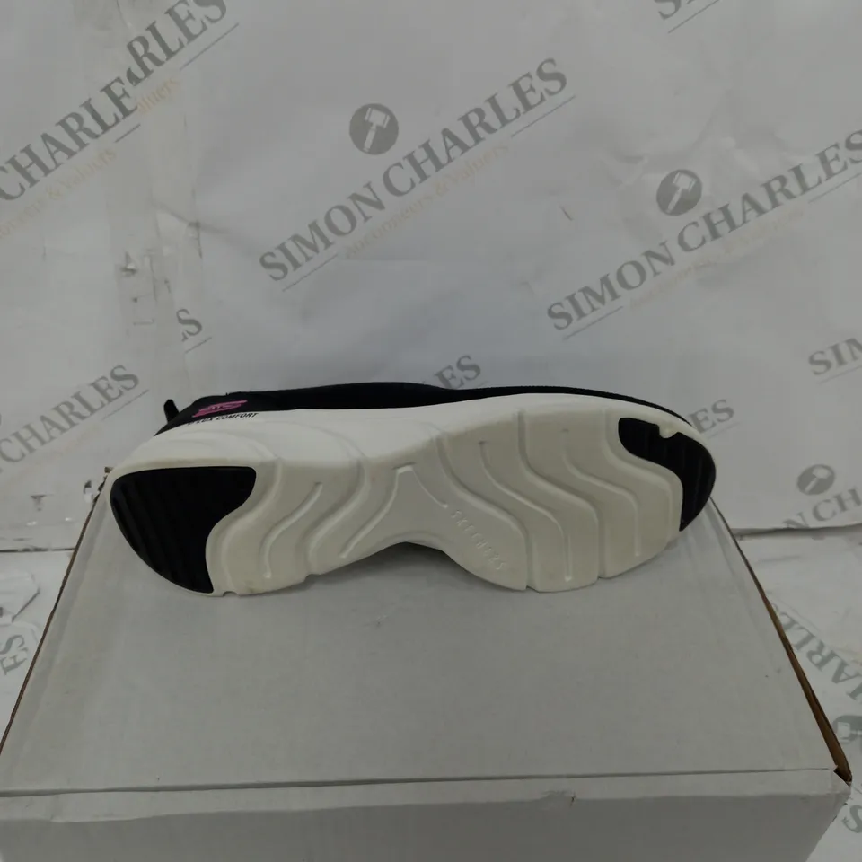 SKETCHERS COMFORT TRAINER BLACK SIZE 7 