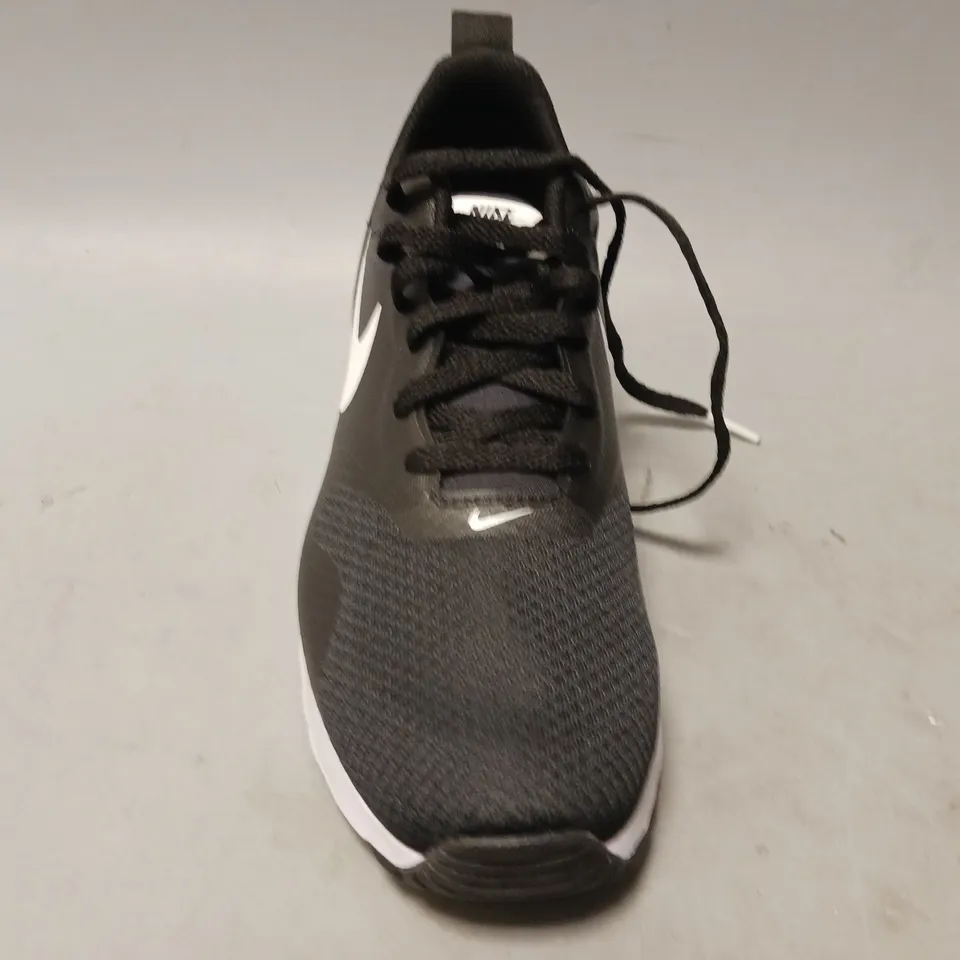PAIR OF NIKE SIR SHOES IN BLACK UK SIZE 6