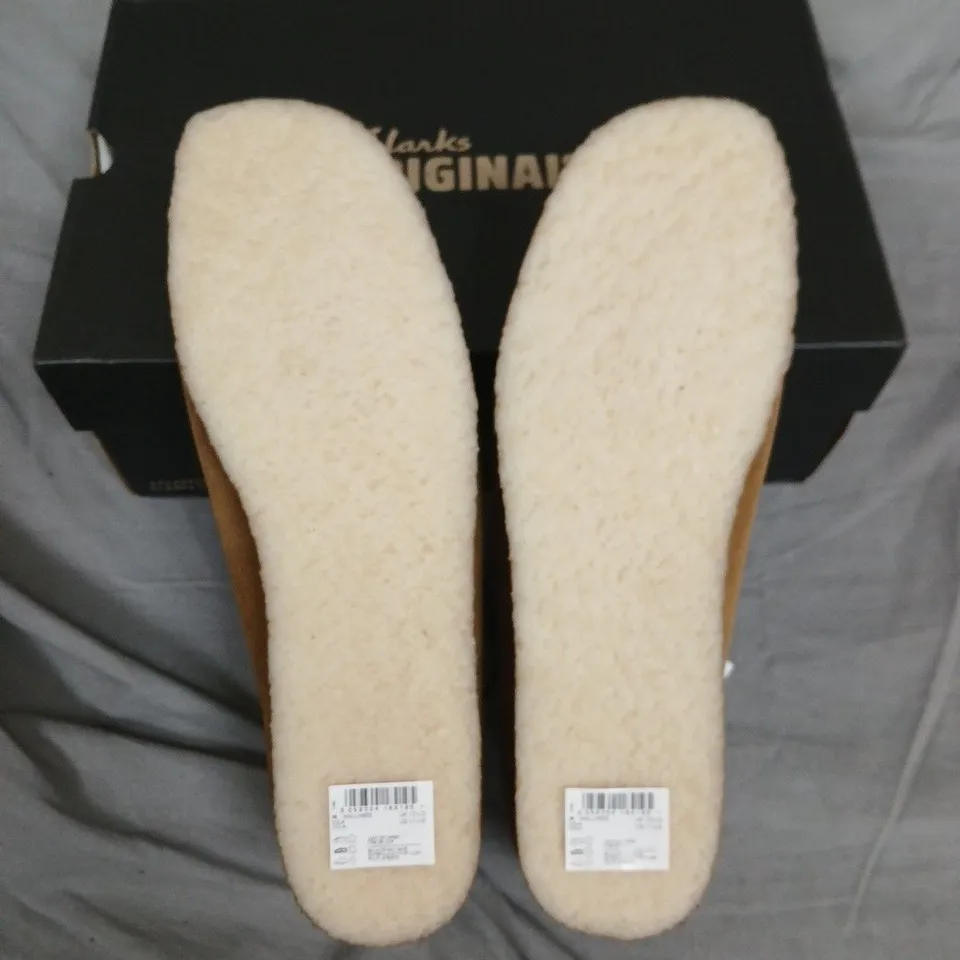BOXED CLARKS ORIGINALS WALLABEE SHOES IN COLA SUEDE -  UK 10½G