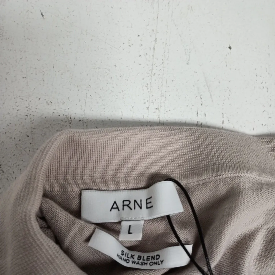 ARNE COTTON & SILK POLO SHIRT IN STONE – SIZE UK L