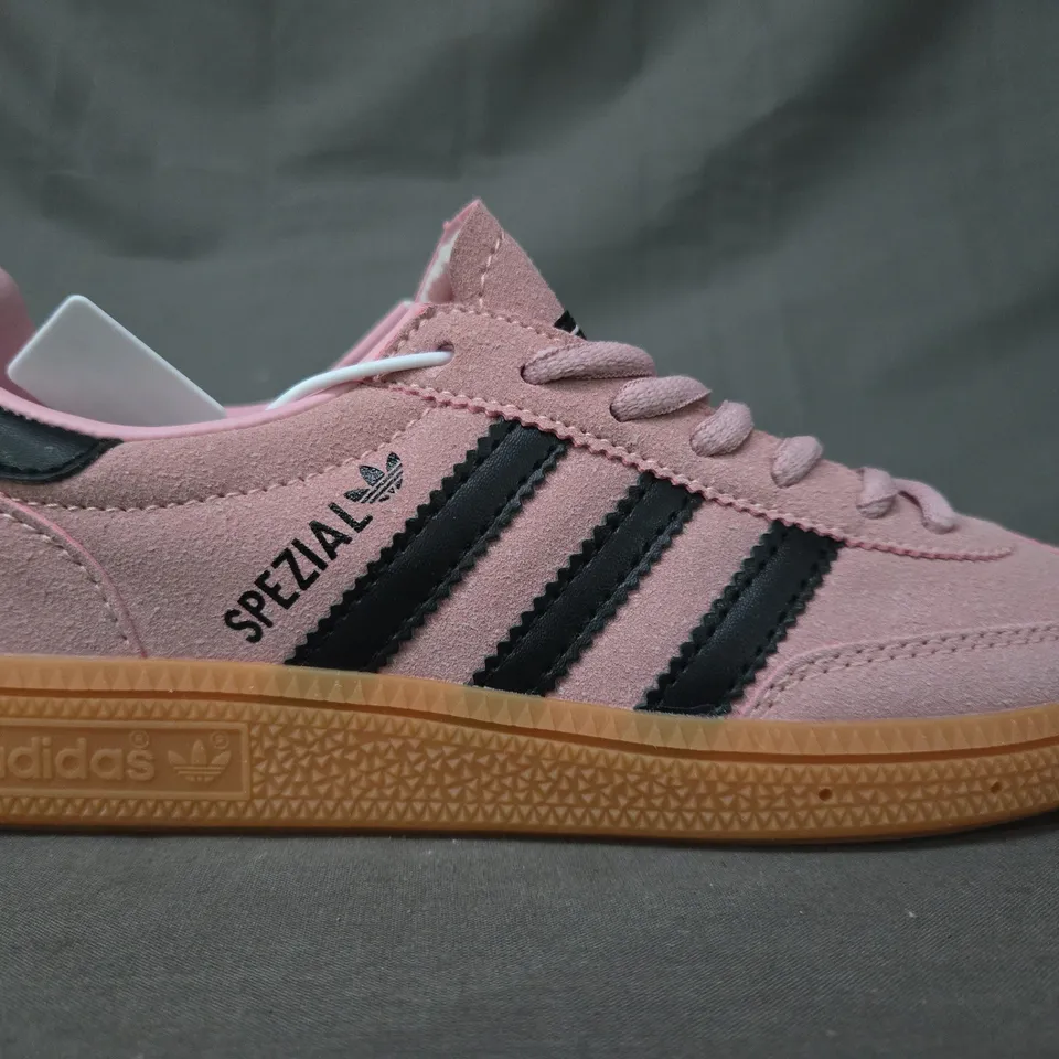 BOXED PAIR OF ADIDAS HANDBALL SPEZIAL WOMEN'S SHOES IN PINK/BLACK UK SIZE 4.5