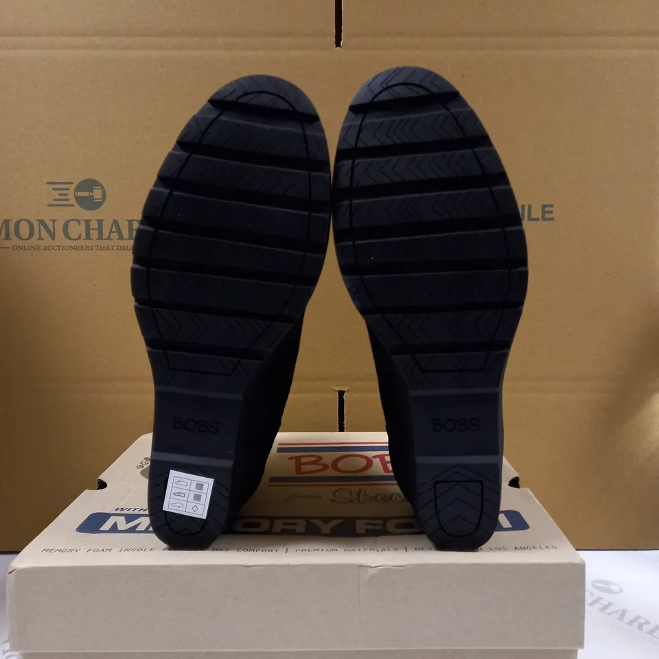  SKECHERS TUMBLE WEED SUN CHASE WEDGE SIDE ZIP SHOE BOOTS (BLACK)